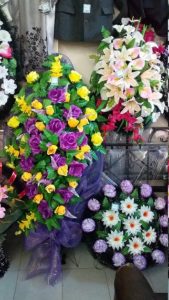 венки, цветочные композиции на могилу