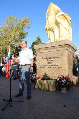 памятник Алабину