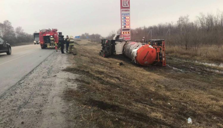 разлилась нефть