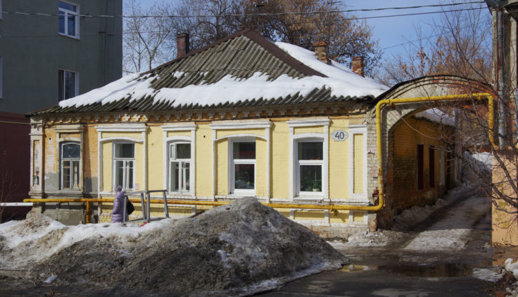 из ветхих домов