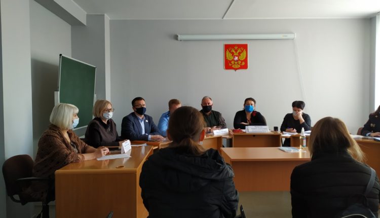 несовершеннолетним запрещено